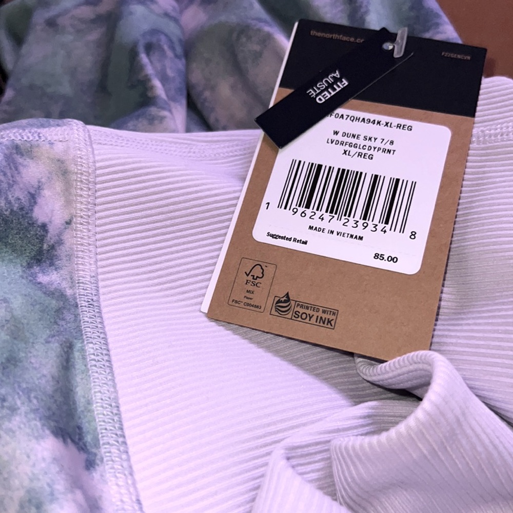 THE NORTH FACE • Women’s Printed Dune Sky Fitted 7/8 Leggings - Picture 8 of 8